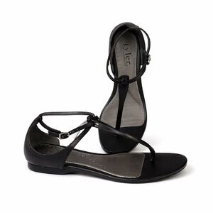 TYLER RICHARD TYLER Women’s WASSUP Black Leather T-Strap Sandals 8